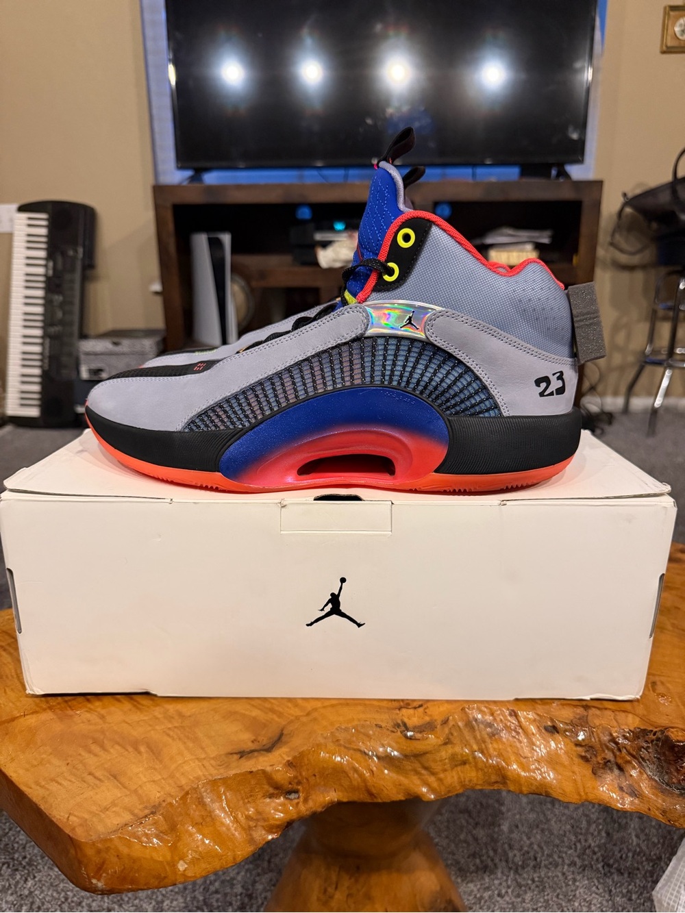 Jordan 35 Center of Gravity Men 12/Women 13.5 DC1492-001
